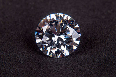 水晶和钻石哪个贵
