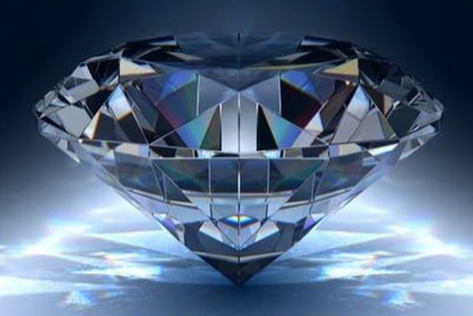 其实在生活当中，大多数的人会认为只要购买一个一克拉左右的钻戒，就是一件非常幸福的事情。这样的钻戒价格不会特别的贵，佩戴起来又非常的好看。一克拉的钻石大概有大米粒大小，那么你知道世界最大的钻石有多大吗？世界最大的钻石有成人拳头大小，但是这么大的钻石自然不能一整颗拿来做钻戒，那么世界最大的钻石戒指用的钻石有多大呢。下面就和小编一起来看一看世界上最大的钻戒这个问题吧。