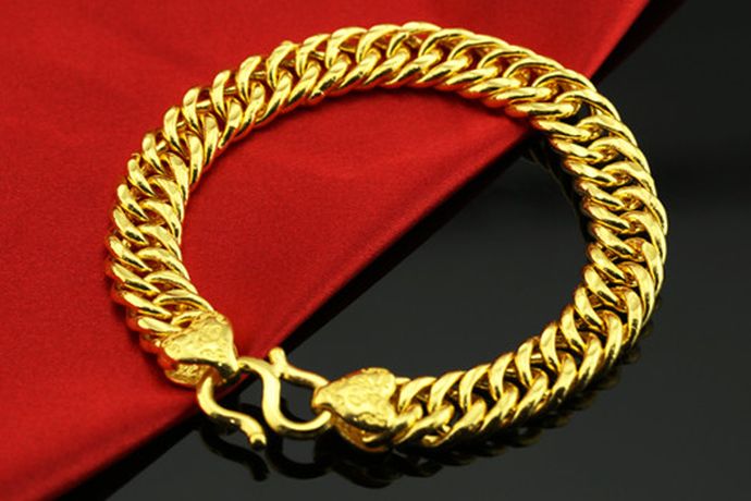 在生活中人们佩戴黄金手链是一种比较常见的搭配方式，在当今的社会上有很多种不一样品牌的黄金手链。今天中国婚博会小编就为你们带来中国黄金手链图片女款。
