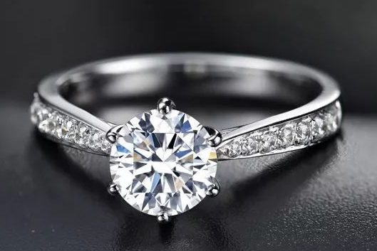18k金钻石戒指能卖多少钱