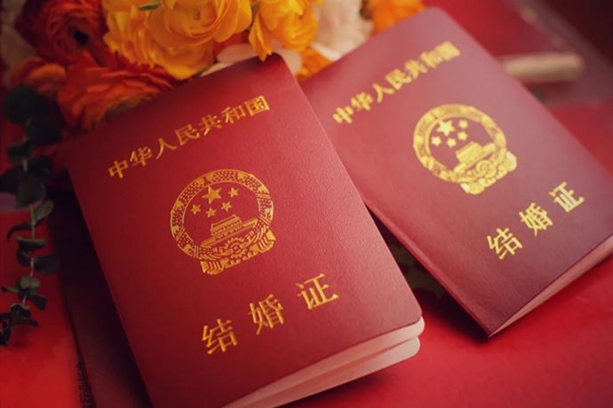 在中国只有领取了结婚证，婚姻关系才是受法律所保护的。但是结婚证不是想要领取就能领取的，我国对领取结婚证是有一定的条件限制的，尤其是年龄方面。今天中国婚博会小编为您带来女法定结婚年龄是多大？