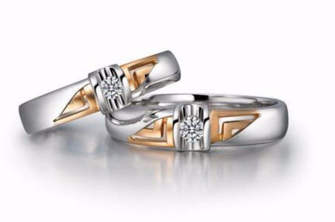 周大亨珠宝创立于2002年，是国内著名的时尚钻石品牌，一直秉承“创造美 传递爱”的核心品牌理念，包含着“爱与美”“文化厚度”“情感温度”。围绕这一理念，周大亨珠宝在企业发展规划中，更是明确提出了“只生产具有文化厚度和情感温度的珠宝”的品牌文化理念。下面就和小编一起来看一看周大亨珠宝怎么样这个问题吧。
