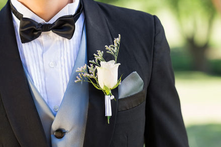 婚礼当天，新郎的口袋巾怎么叠？