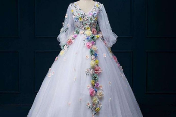 在生活中我们在去参加别人的婚礼的时候，一定要注意自己的装扮。今天中国婚博会小编就为大家带来参加妹妹婚礼穿什么好？想要了解的可以看一看。