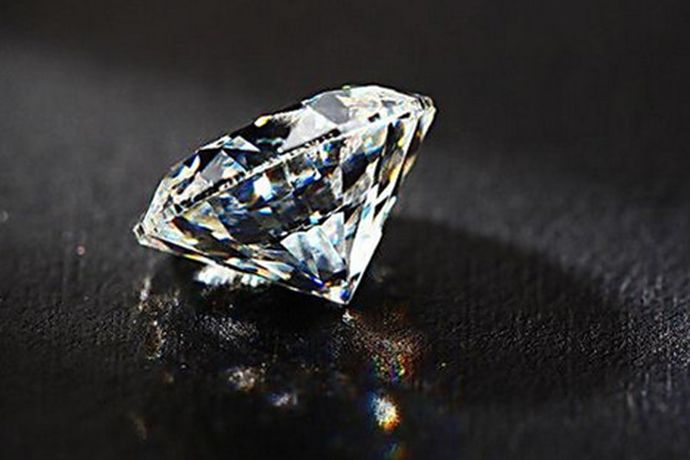 在珠宝首饰中，钻石是深受消费者欢迎，人们在结婚的时候就会购买一颗钻石戒指来作为新婚的信物。我们的地球钻石资源其实很丰富,不仅仅是大家耳熟能详的南非出产钻石,其实很多地方都有。那么钻石的产地有哪些呢？