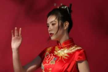 中式婚纱旗袍怎么选择？