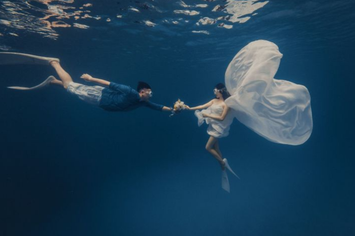 水下婚纱照如何选婚纱？