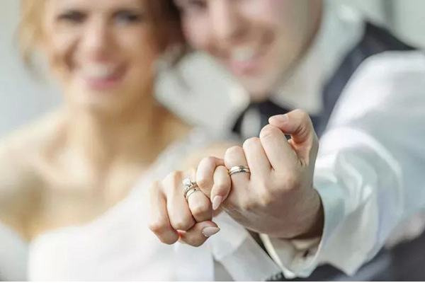 婚戒戴哪个手指