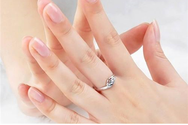订婚戒指是结婚戒指吗