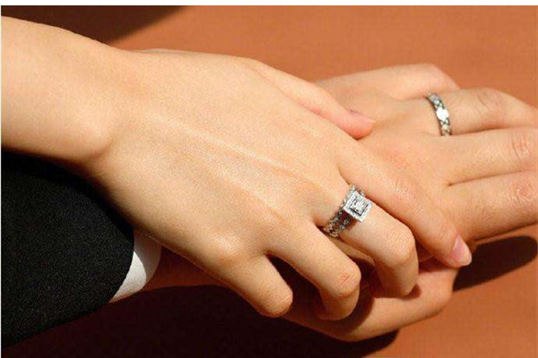 求婚戒指结婚前(求婚戒指是结婚用的吗)