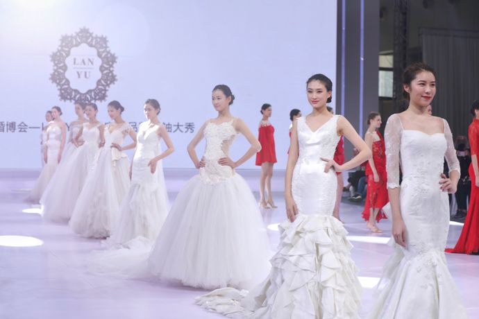 2021年冬季上海婚博会即将来袭，对于备婚的新人们来说，这绝对是一场不可错过的结婚展览。下面小编来介绍一下2021年秋季上海婚博会时间及地点安排。