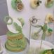 白绿色系婚礼甜品台