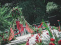 【春日婚礼策划】浓郁的红黑白配色草坪婚礼森林婚礼