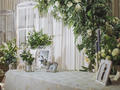 绿植环绕的清新色调婚礼，营造简洁而不简单的氛围