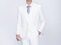 纯白色戗驳领西装