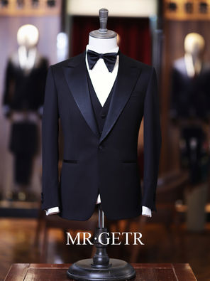 Tuxedo—塔式多领礼服款