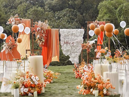 橙色婚礼草坪布置