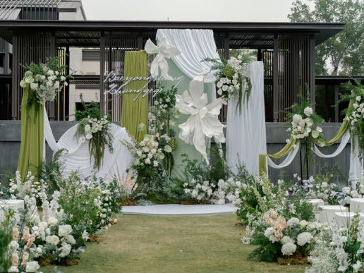白绿色户外草坪婚礼