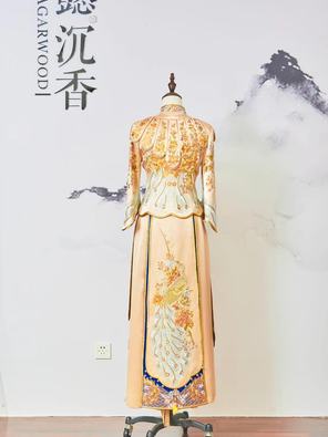 金色手工秀禾服