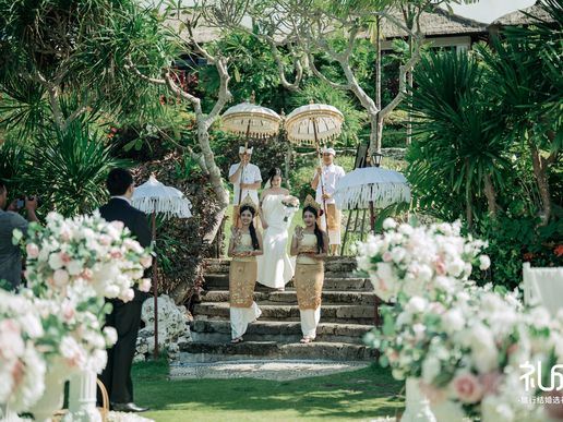 巴厘岛四季悬崖草坪婚礼