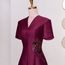 绛紫色V领法绣礼服