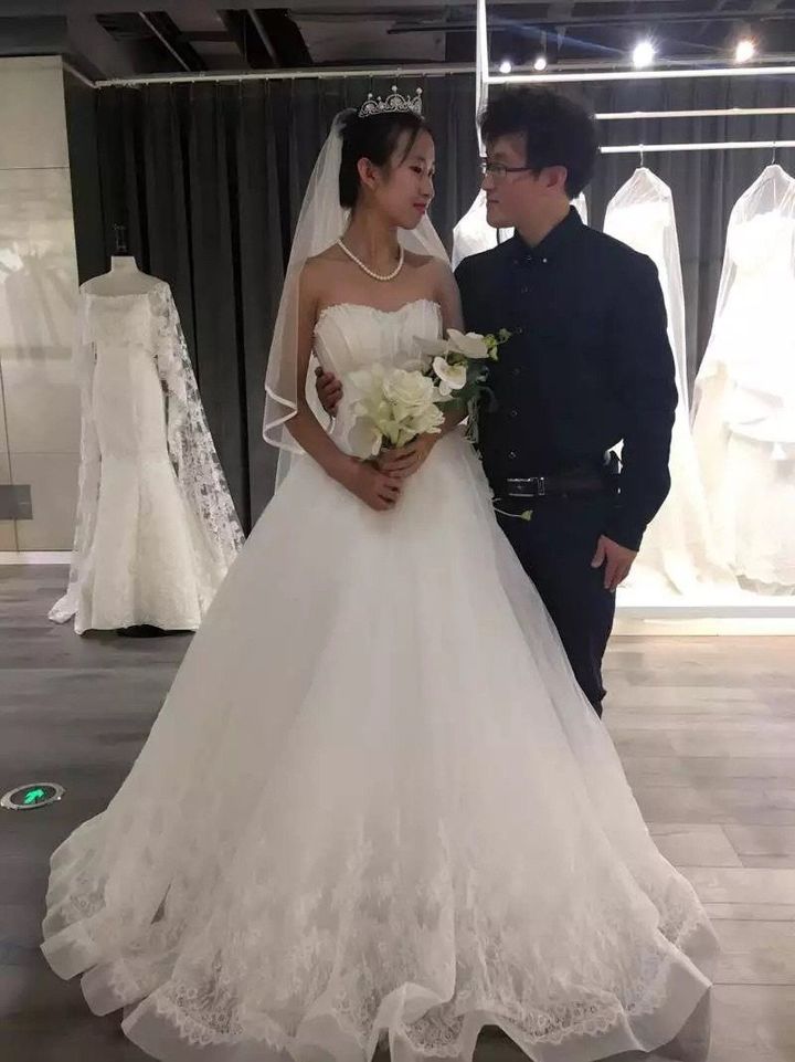 定购婚纱_动漫婚纱情侣头像