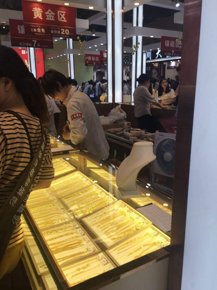 上海辛庄老庙店回收黄金首饰吗(上海辛庄老庙店回收黄金首饰吗多少钱)