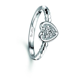 六福珠宝：「爱很美」系列钻石戒指