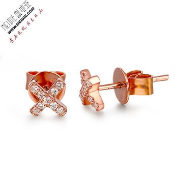 美地亚：美地亚珠宝18k玫瑰金钻石耳钉