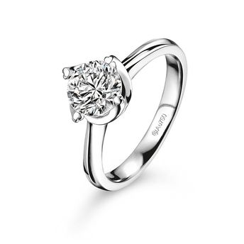 六福珠宝：「爱很美」系列18K金钻石戒指（价格面议，具体咨询商家）