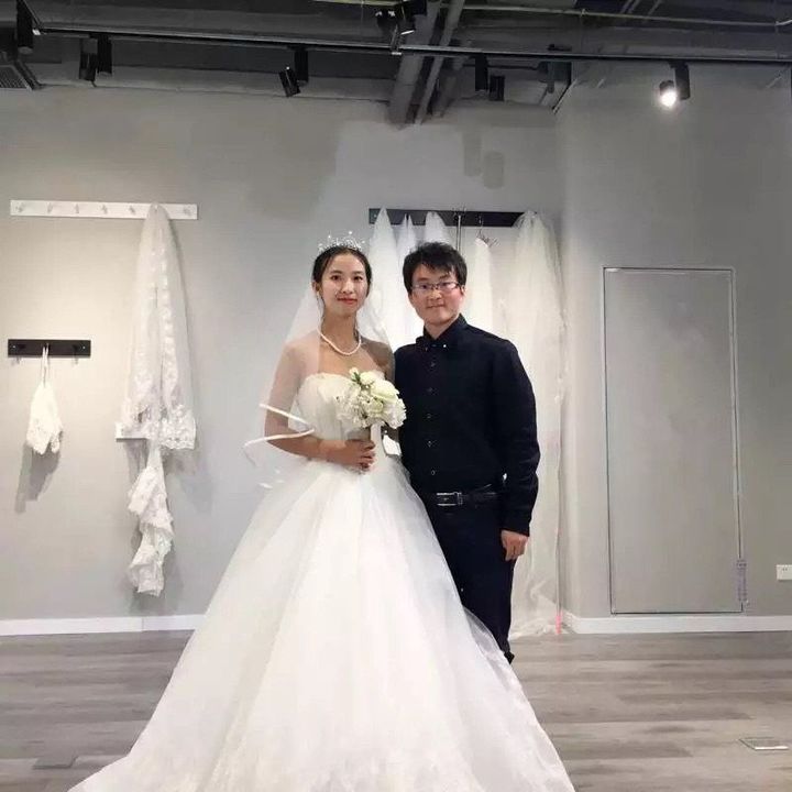 定购婚纱_动漫婚纱情侣头像