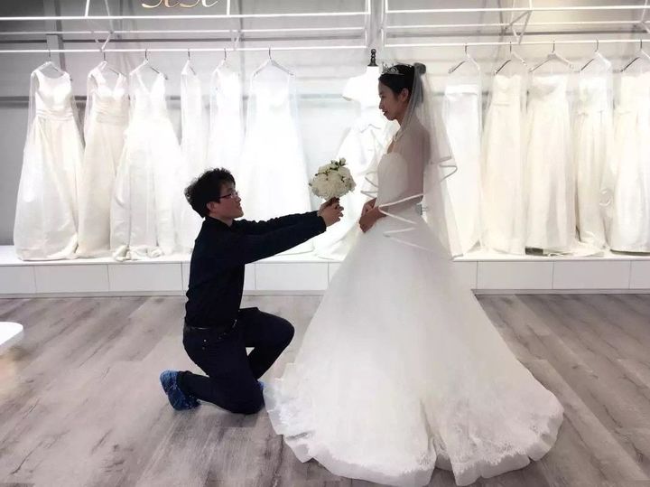 定购婚纱_动漫婚纱情侣头像