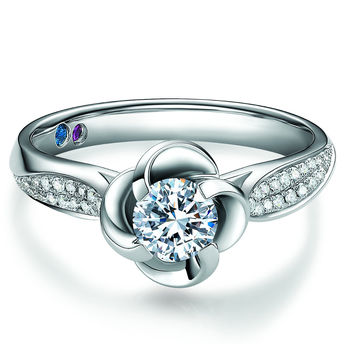 亚一珠宝：坠爱铂金钻石戒指